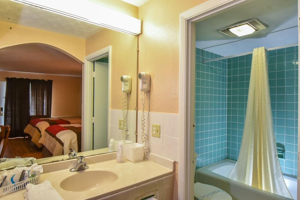 Americas Best Value Inn & Suites Williamstown Esterno foto