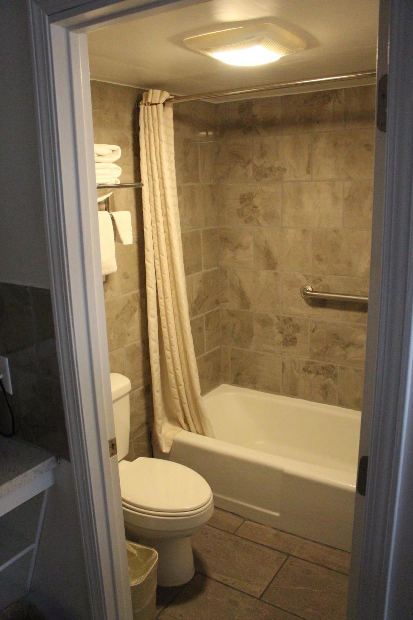 Americas Best Value Inn & Suites Williamstown Esterno foto