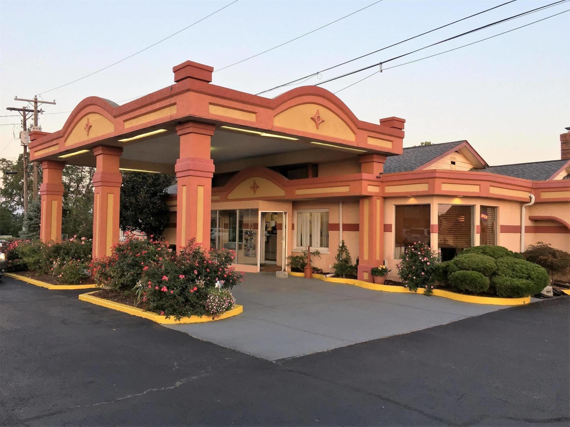 Americas Best Value Inn & Suites Williamstown Esterno foto