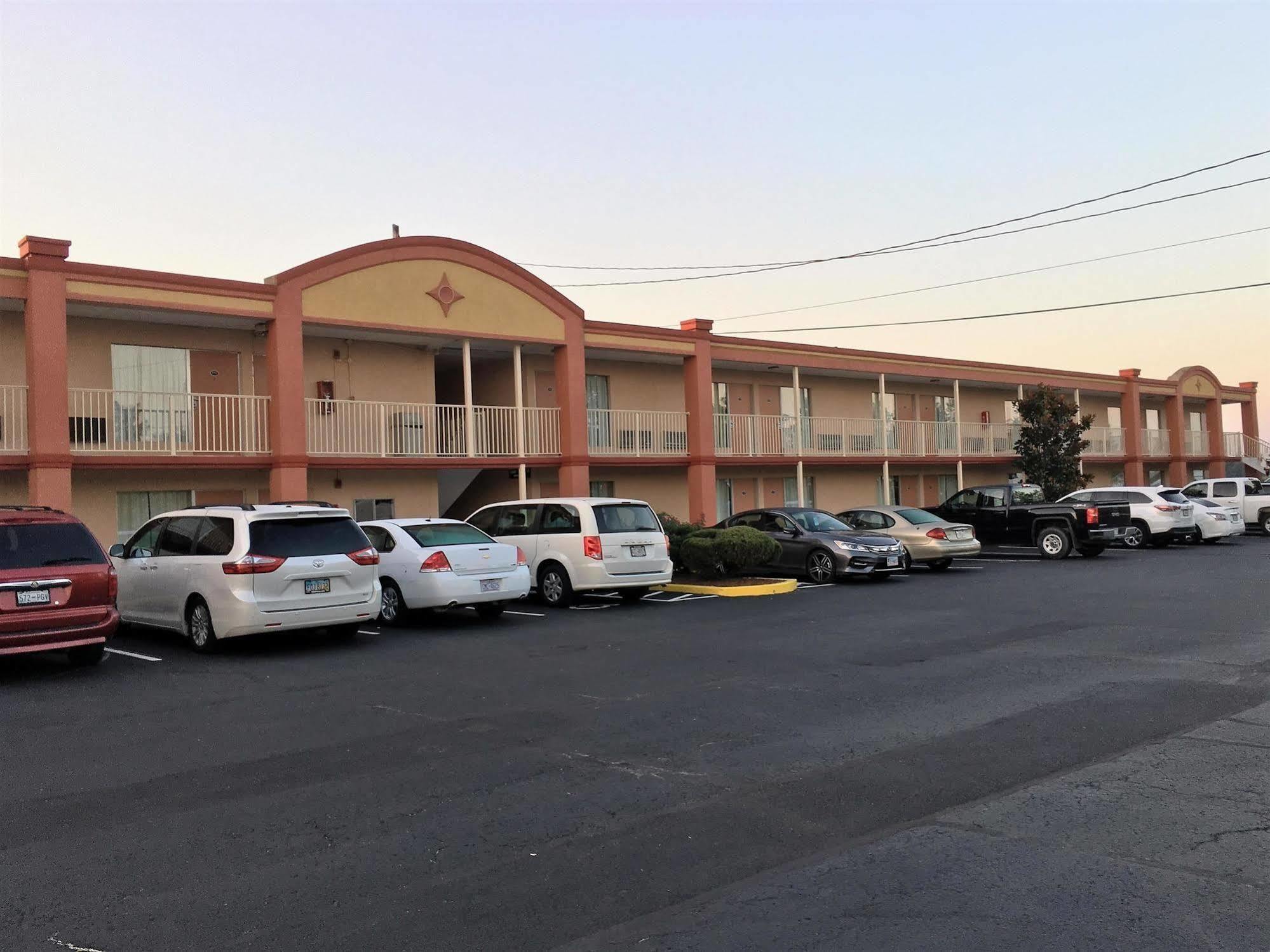 Americas Best Value Inn & Suites Williamstown Esterno foto