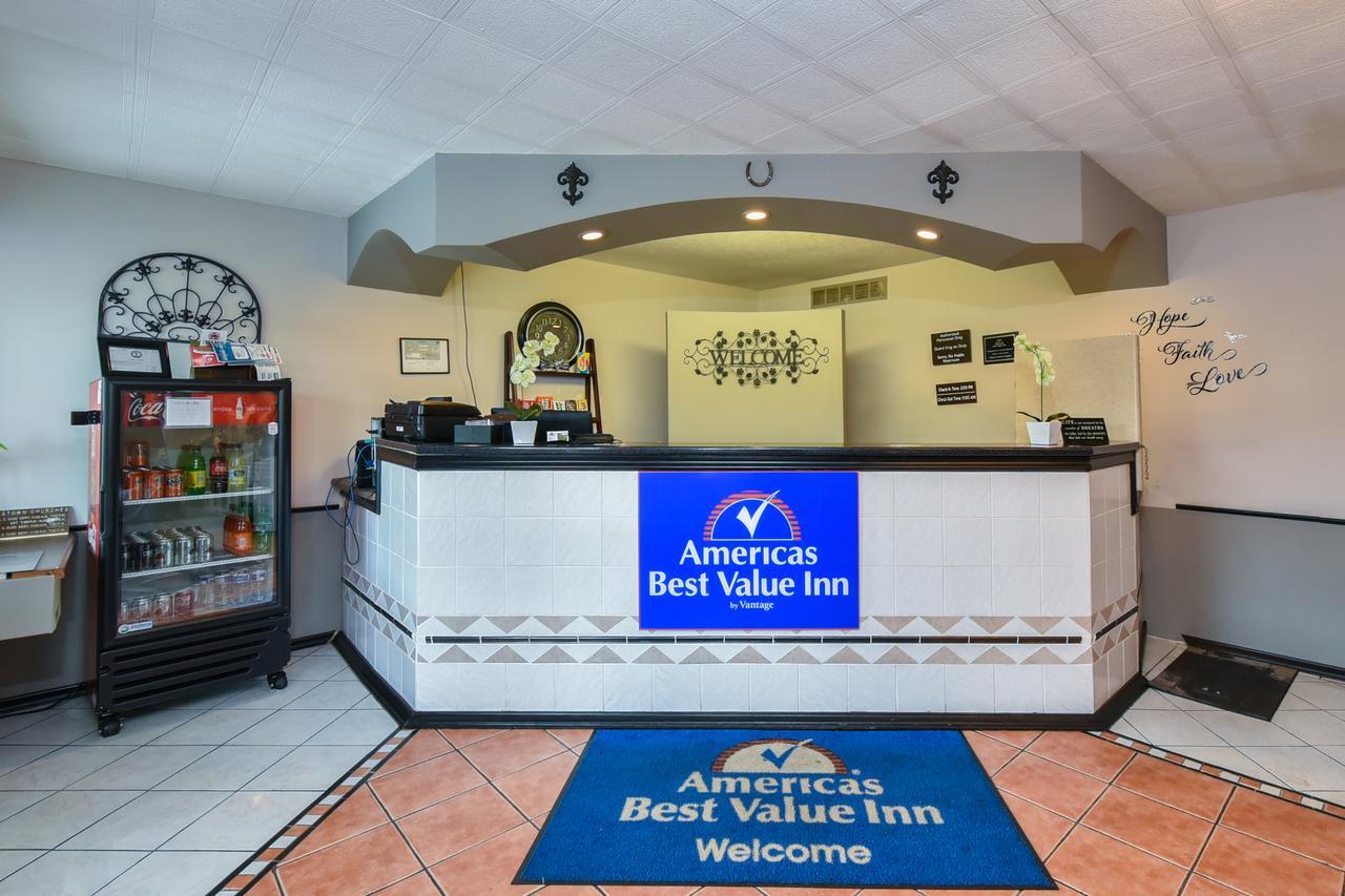 Americas Best Value Inn & Suites Williamstown Esterno foto